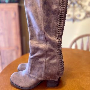 Fergalicious Cute boots!  Size 8